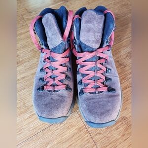 Danner Women's Mountain 600 4.5'' Suede Waterproof Hiking Boots, Size 7.5